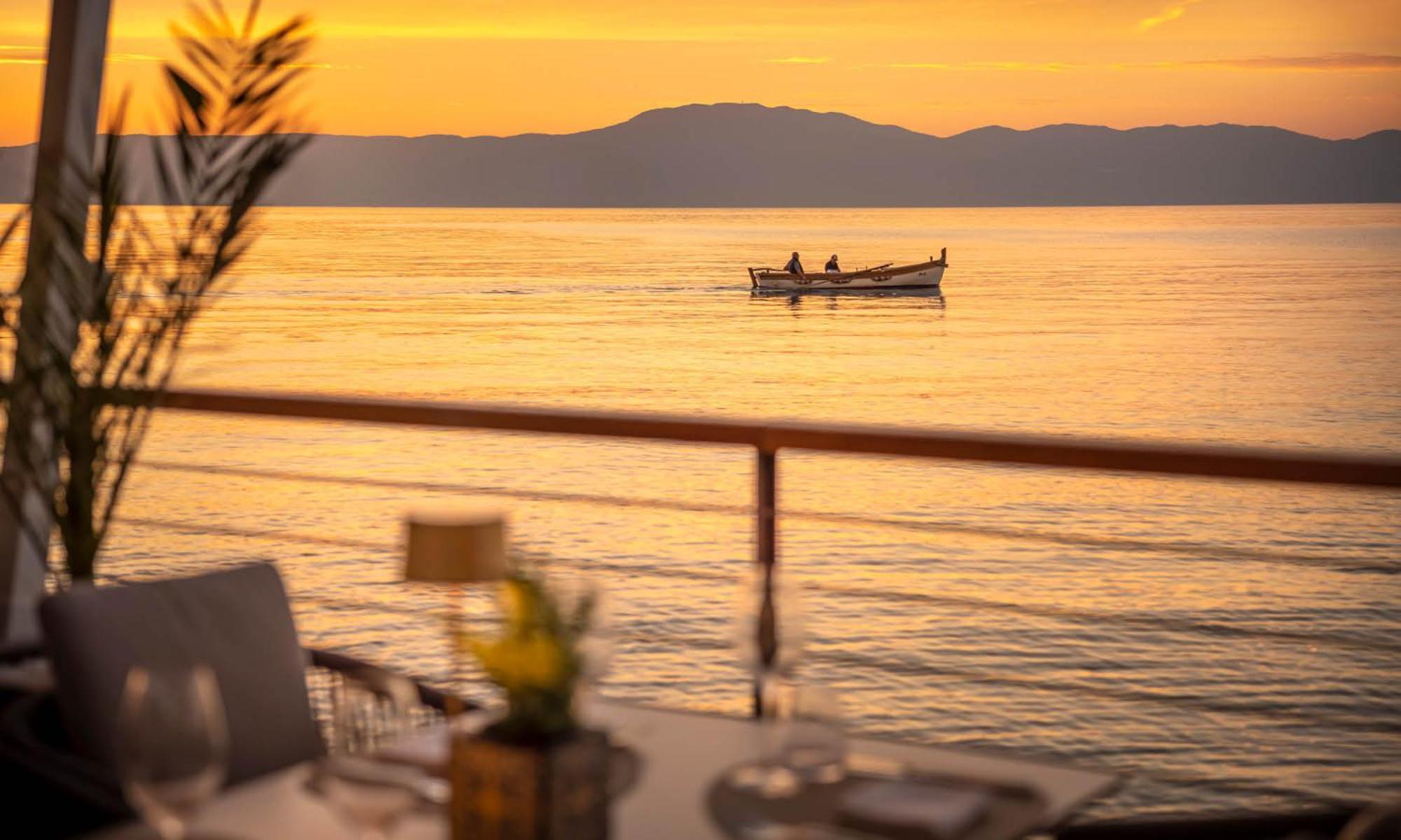 Aminess Style Glamping Villas & Holiday Homes Atea Njivice Exteriör bild Sunset at the beach