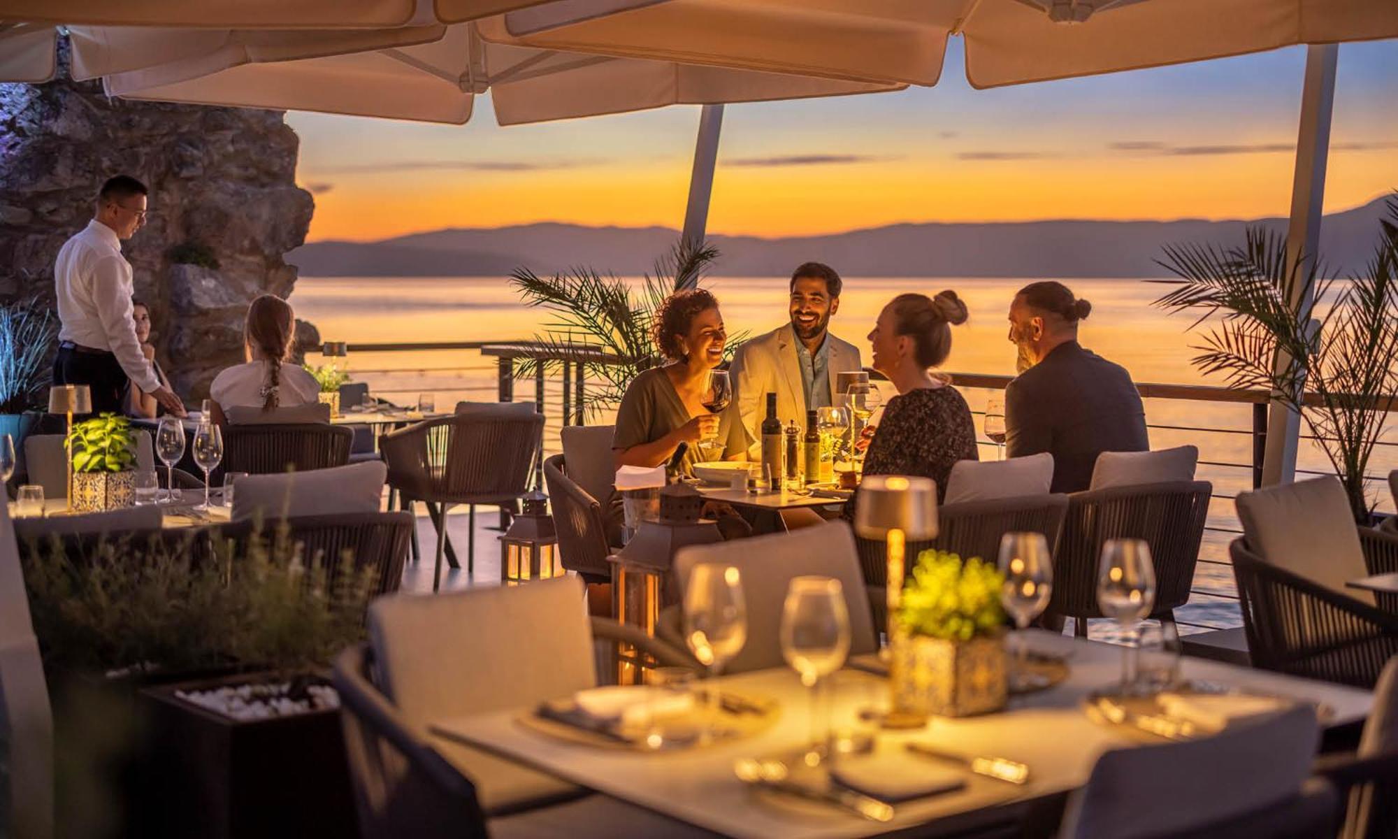 Aminess Style Glamping Villas & Holiday Homes Atea Njivice Exteriör bild Restaurant in Croatia