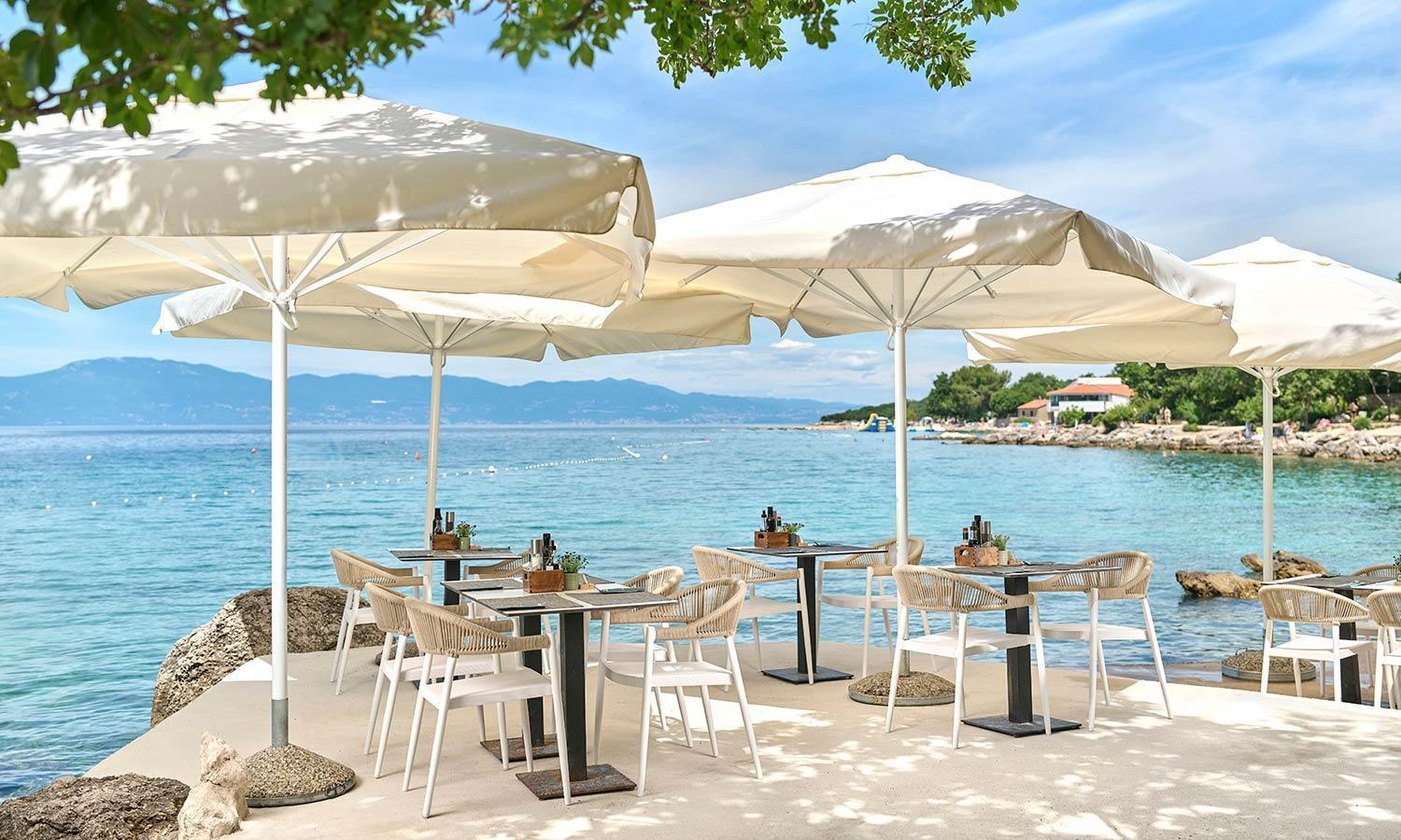 Aminess Style Glamping Villas & Holiday Homes Atea Njivice Exteriör bild Beach bar in Croatia