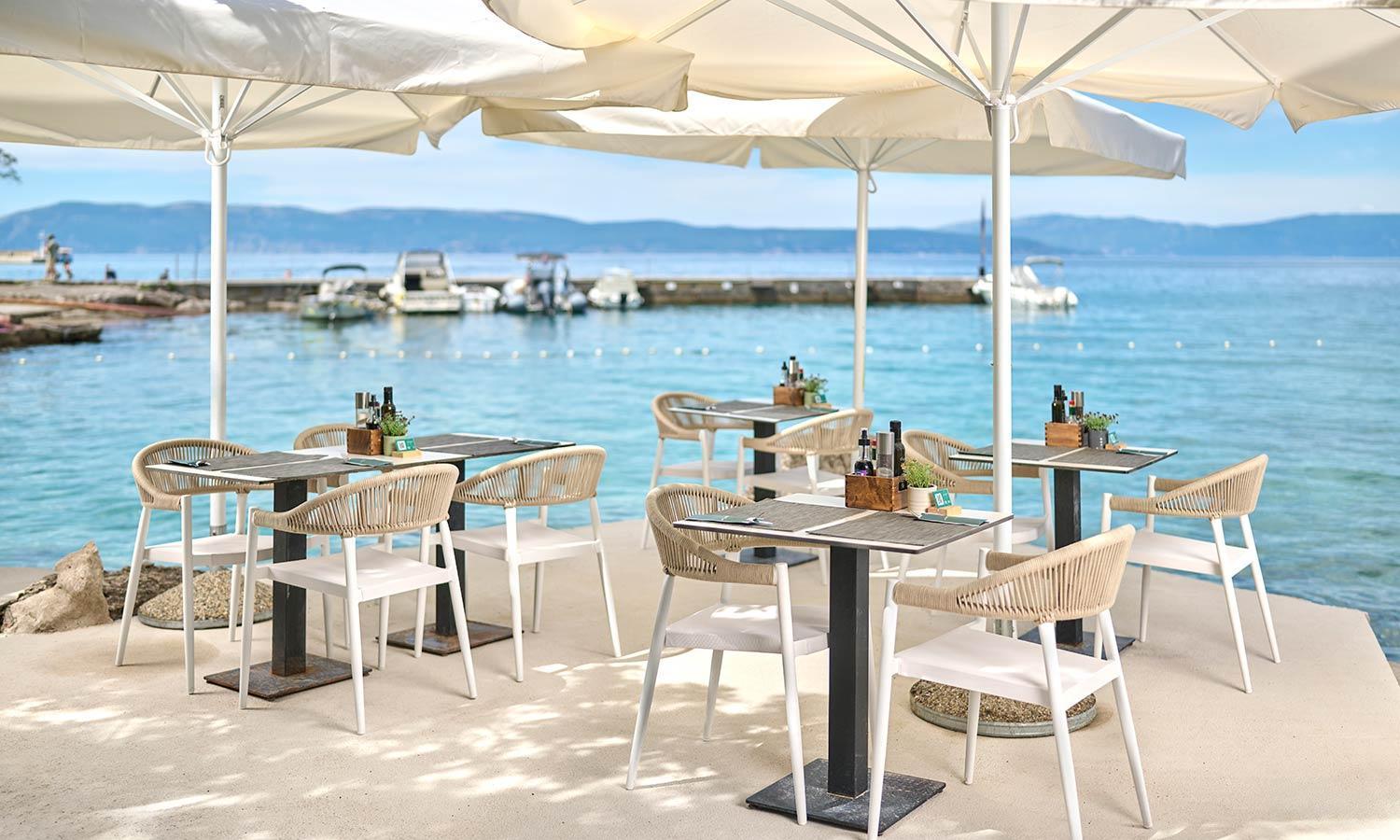 Aminess Style Glamping Villas & Holiday Homes Atea Njivice Exteriör bild Restaurant