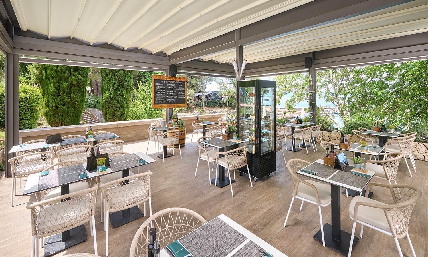 Aminess Style Glamping Villas & Holiday Homes Atea Njivice Exteriör bild Restaurant