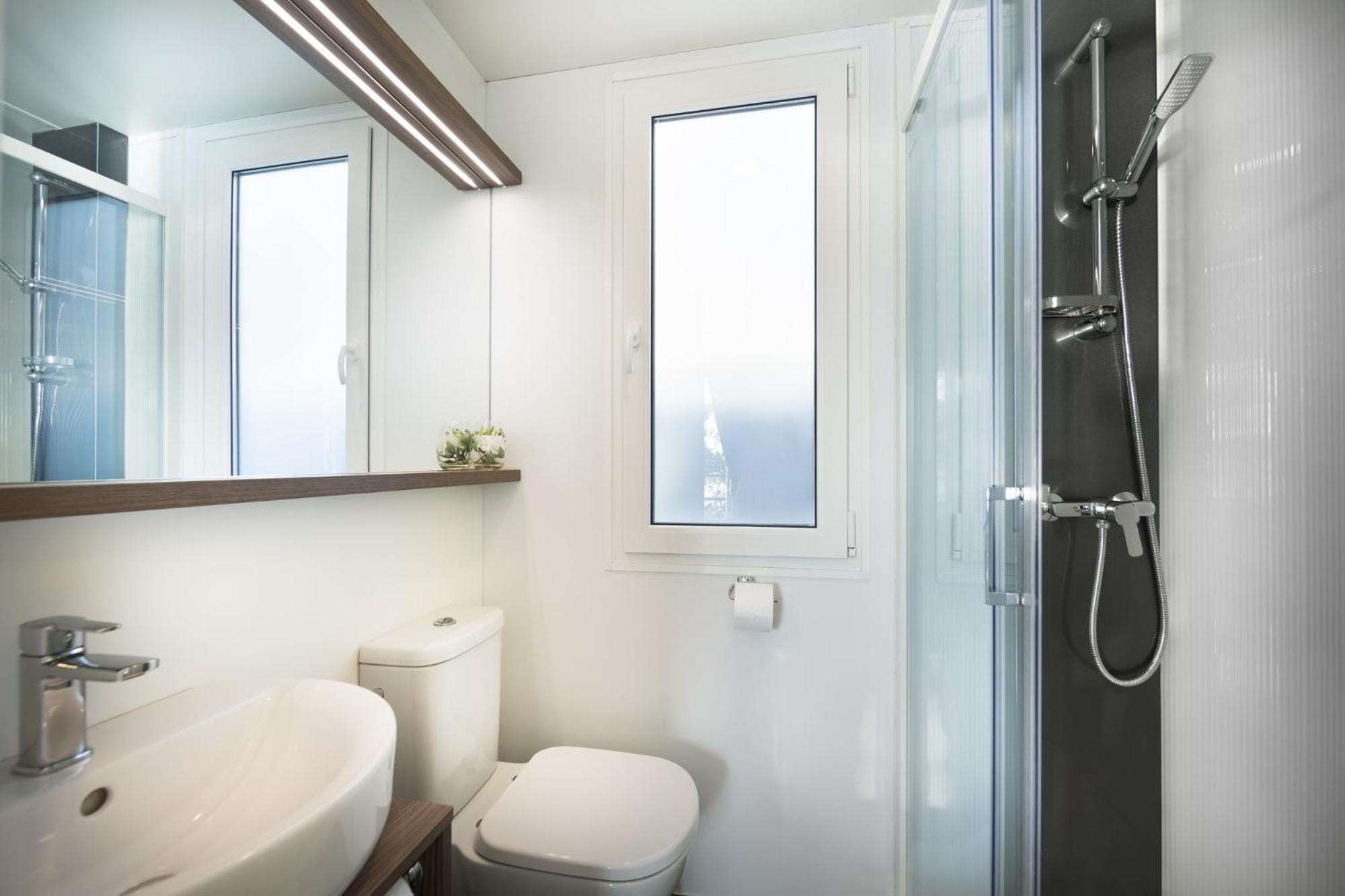 Aminess Style Glamping Villas & Holiday Homes Atea Njivice Rum bild A shower cubicle