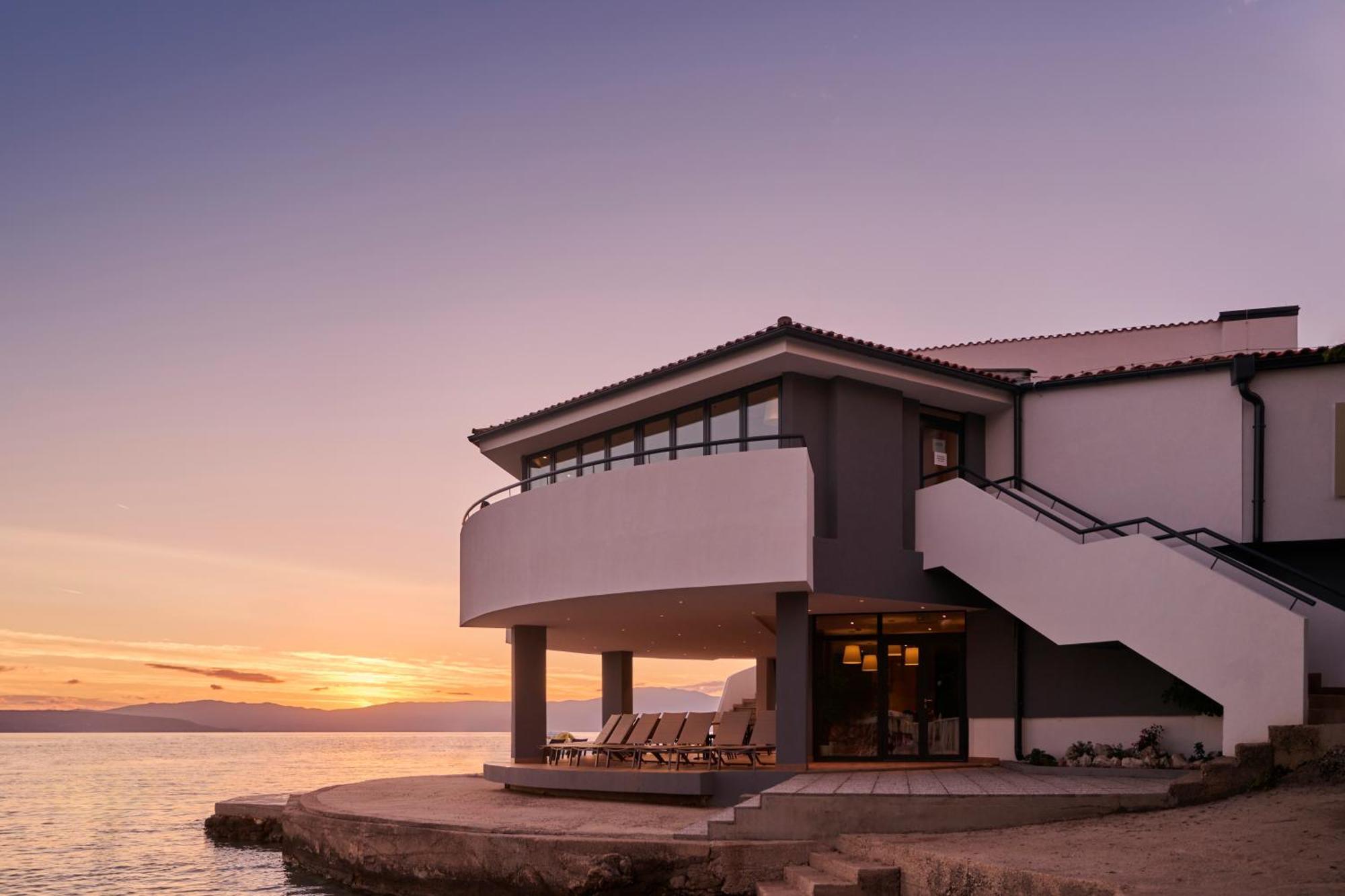 Aminess Style Glamping Villas & Holiday Homes Atea Njivice Exteriör bild The Museum of the Mediterranean