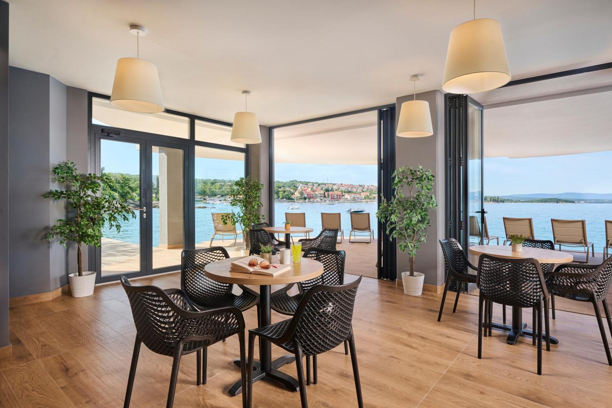 Aminess Style Glamping Villas & Holiday Homes Atea Njivice Exteriör bild Restaurant
