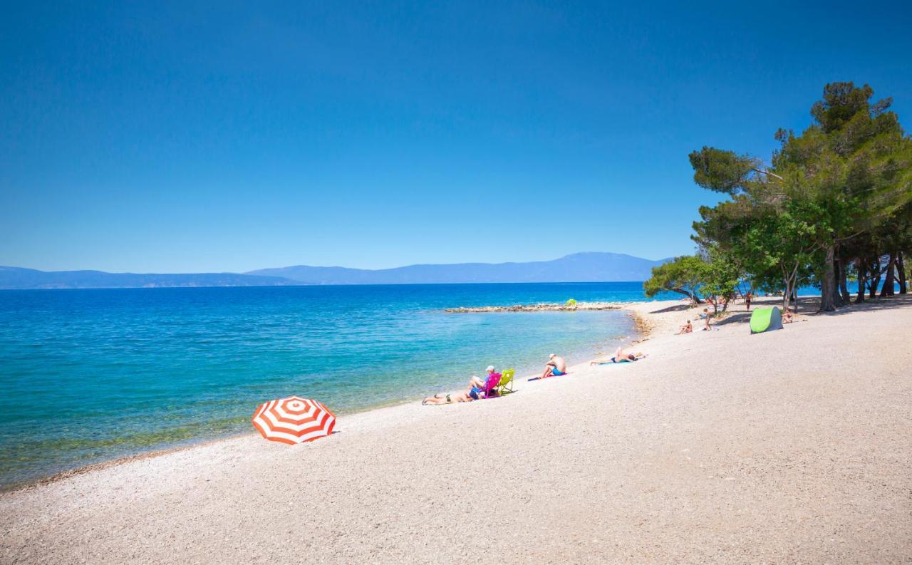 Aminess Style Glamping Villas & Holiday Homes Atea Njivice Exteriör bild Beach in Makarska
