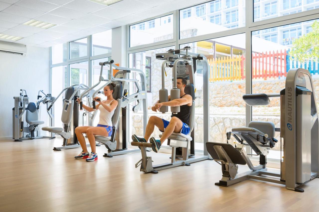 Aminess Style Glamping Villas & Holiday Homes Atea Njivice Exteriör bild A gym in Germany